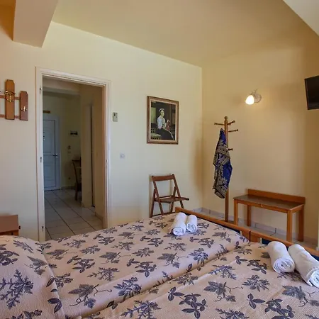 Aparthotel Garbis &