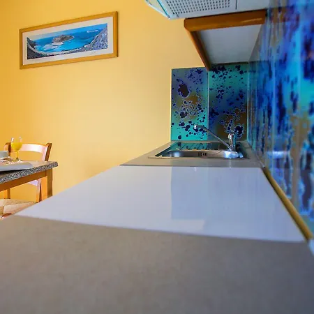 Ξενοδοχείο με διαμερίσματα Garbis & 4*