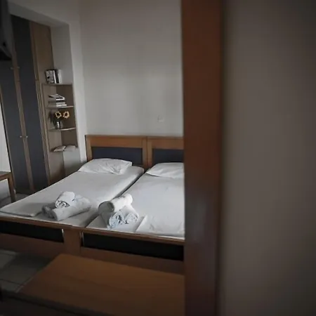 Garbis & Ξενοδοχείο με διαμερίσματα 4*