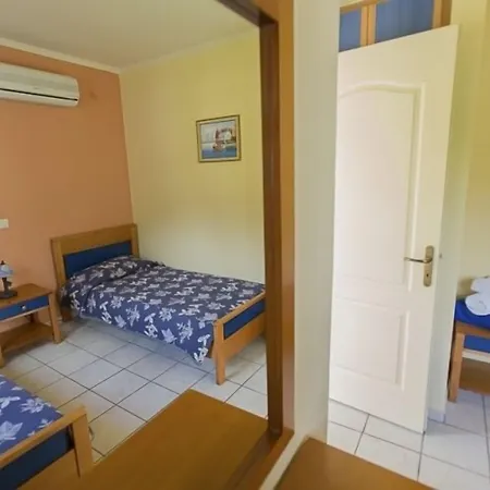 Garbis & Ξενοδοχείο με διαμερίσματα 4*